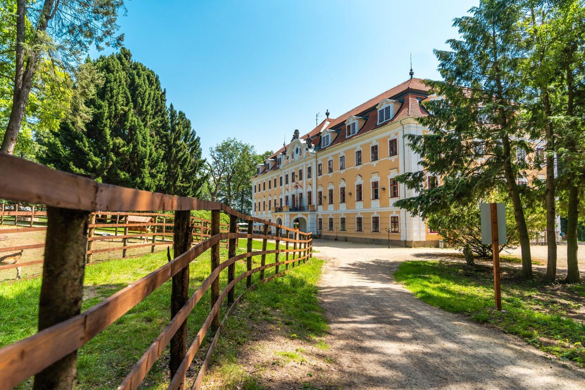 Zamek D'Este Chlum u Trebone Buitenkant foto